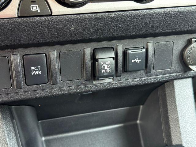 Photo of 2022 White Toyota Tacoma