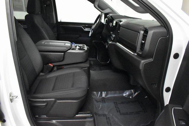 Photo of 2022 White Chevrolet Silverado 1500