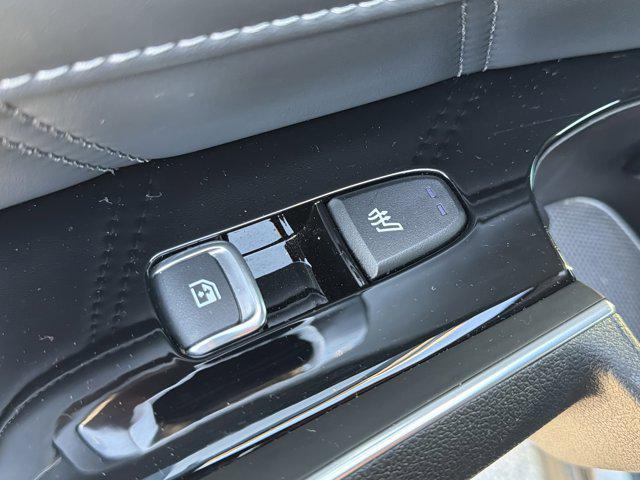 Photo of 2025 Ebony Black Kia Sorento