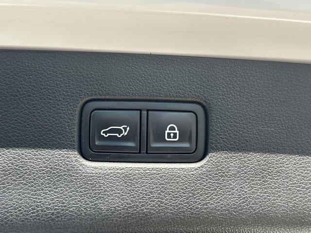 Photo of 2021 Alta White Genesis GV80