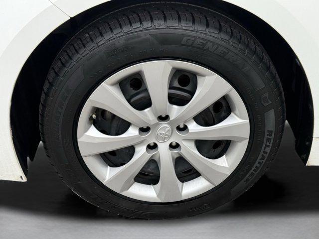 Photo of 2022 White Toyota Corolla