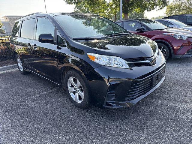 Photo of 2018 Midnight Black Metallic Toyota Sienna