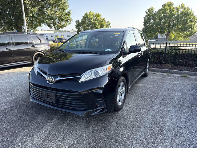 Photo of 2018 Midnight Black Metallic Toyota Sienna