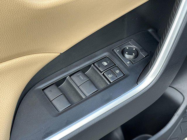 Photo of 2025 Ice Cap Toyota RAV4