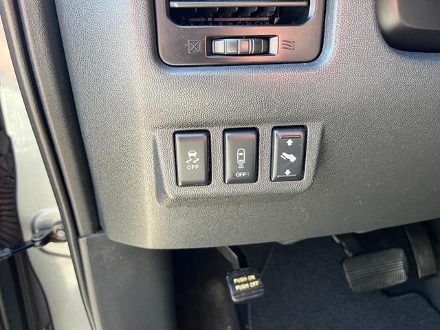 Photo of 2013 Gray Nissan Titan