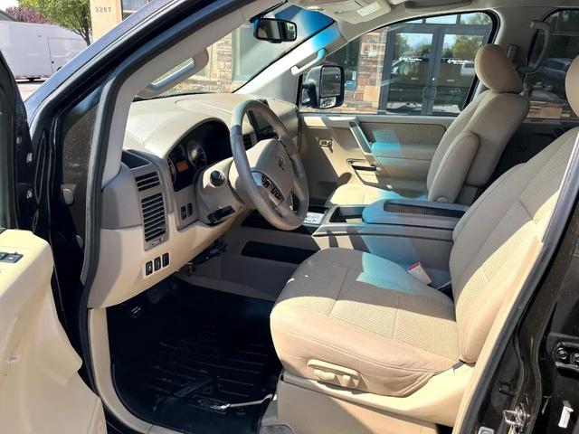 Photo of 2014 Black Nissan Titan