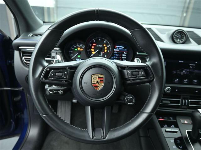 Photo of 2023 Gentian Blue Metallic Porsche Macan