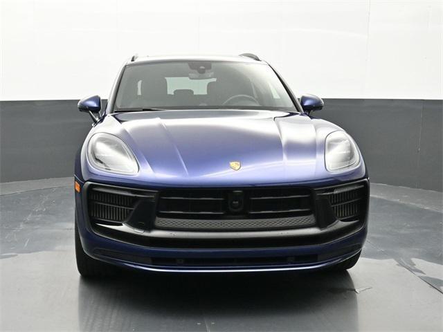 Photo of 2023 Gentian Blue Metallic Porsche Macan