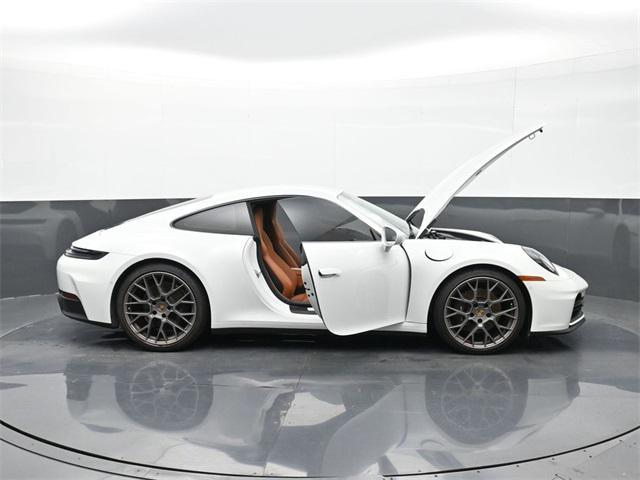 Photo of 2025 White Porsche 911