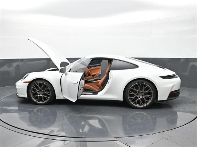 Photo of 2025 White Porsche 911