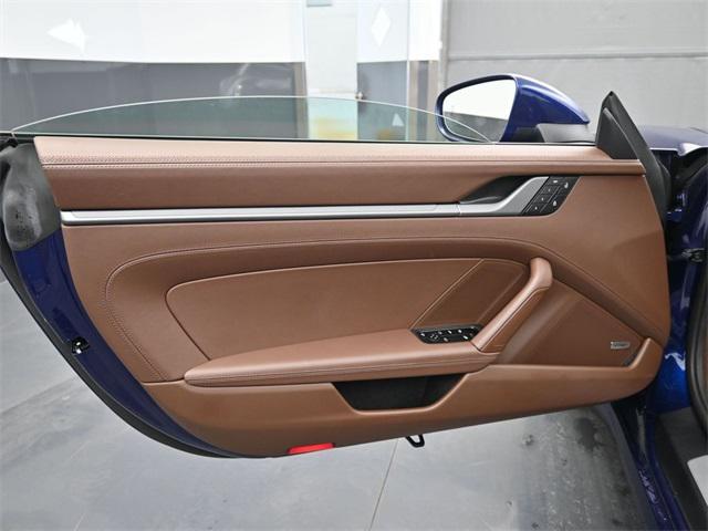 Photo of 2025 Gentian Blue Metallic Porsche 911