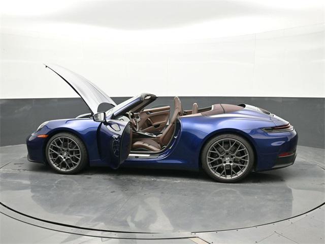 Photo of 2025 Gentian Blue Metallic Porsche 911
