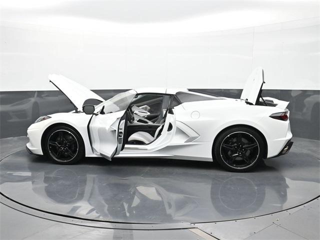 Photo of 2022 Arctic White Chevrolet Corvette