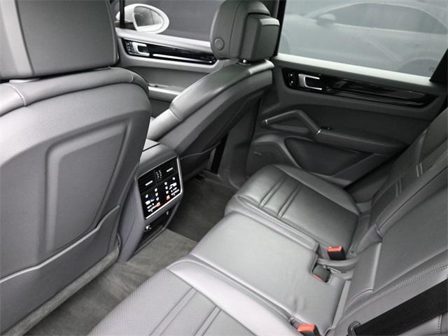 Photo of 2021 White Porsche Cayenne