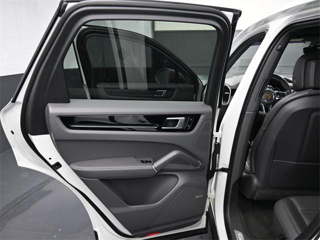 Photo of 2021 White Porsche Cayenne