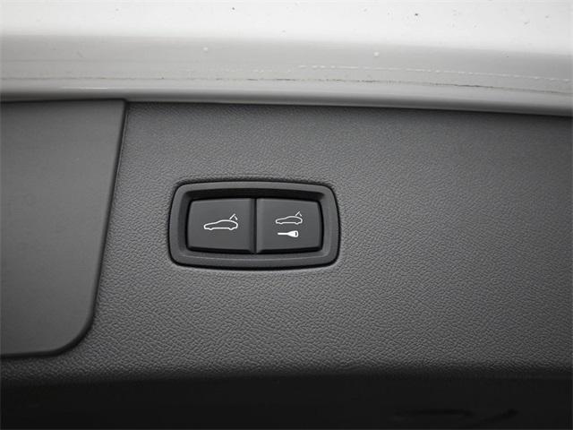 Photo of 2021 White Porsche Cayenne