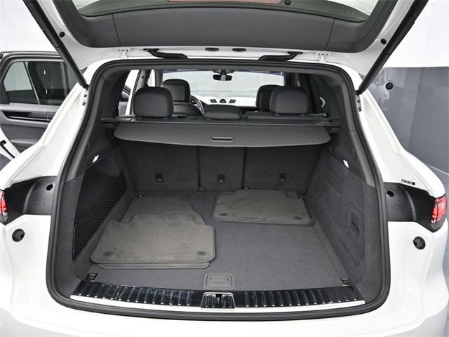 Photo of 2021 White Porsche Cayenne