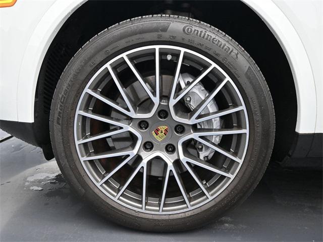Photo of 2021 White Porsche Cayenne