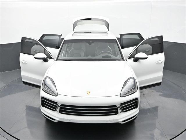 Photo of 2021 White Porsche Cayenne
