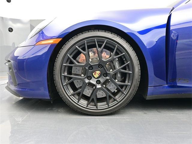 Photo of 2024 Gentian Blue Metallic Porsche 911