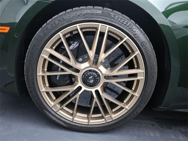 Photo of 2025 Oak Green Metallic Neo Porsche Panamera