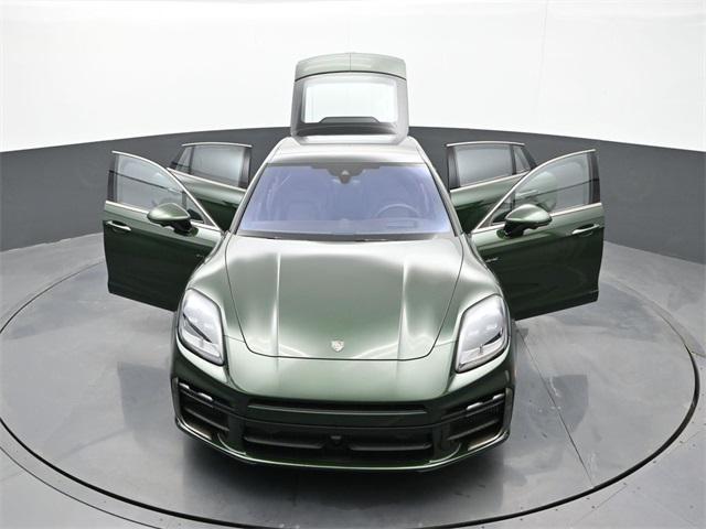 Photo of 2025 Oak Green Metallic Neo Porsche Panamera