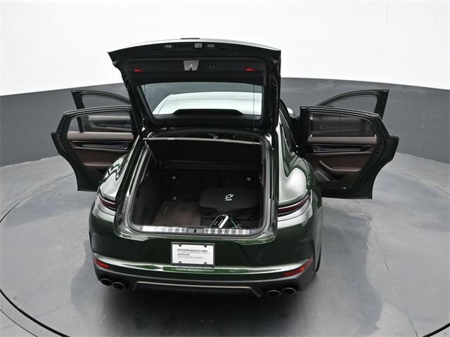 Photo of 2025 Oak Green Metallic Neo Porsche Panamera