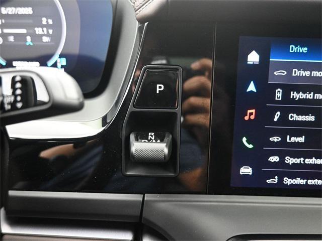 Photo of 2025 Oak Green Metallic Neo Porsche Panamera