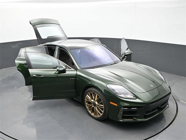 Photo of 2025 Oak Green Metallic Neo Porsche Panamera