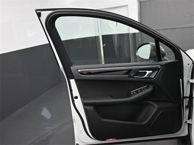 Photo of 2023 White Porsche Macan