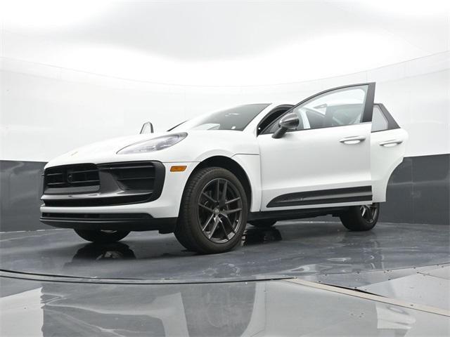 Photo of 2023 White Porsche Macan
