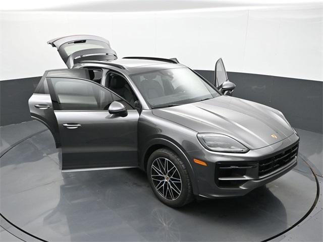 Photo of 2025 Gray Porsche Cayenne