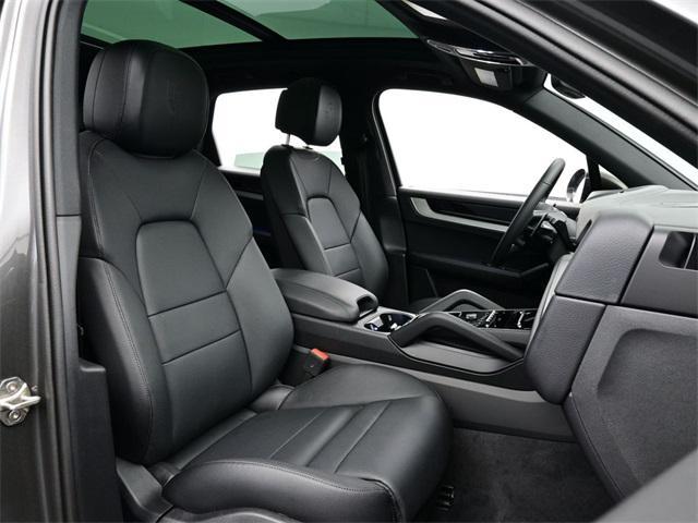 Photo of 2025 Gray Porsche Cayenne