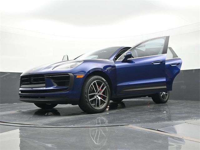 Photo of 2023 Blue Porsche Macan