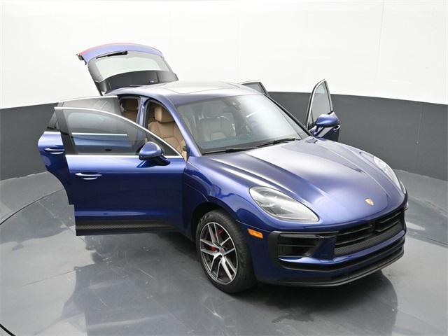 Photo of 2023 Blue Porsche Macan