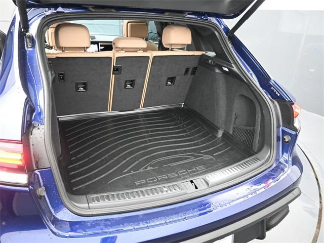 Photo of 2023 Blue Porsche Macan