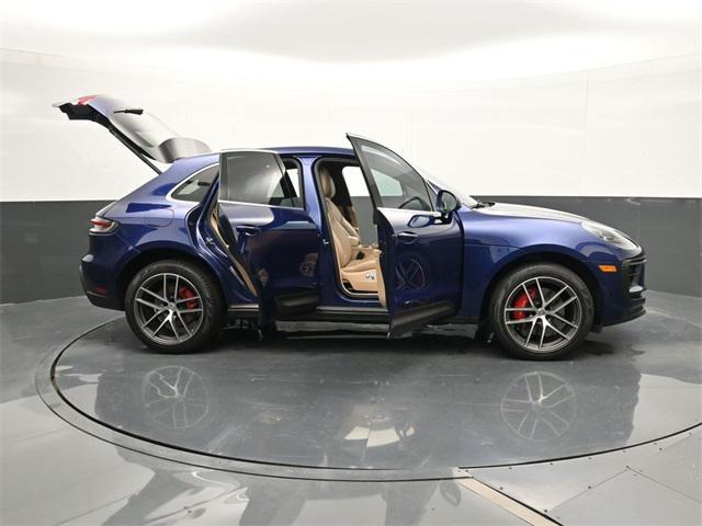 Photo of 2023 Blue Porsche Macan