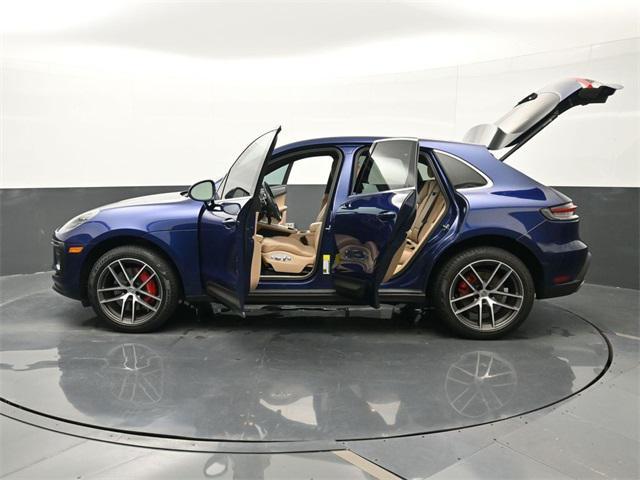 Photo of 2023 Blue Porsche Macan