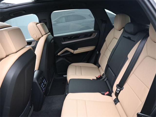 Photo of 2025 Carrara White Metallic Porsche Cayenne