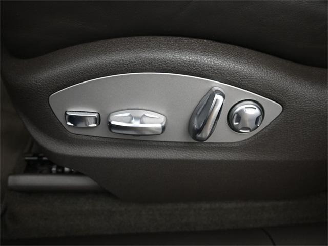Photo of 2023 Blue Porsche Macan