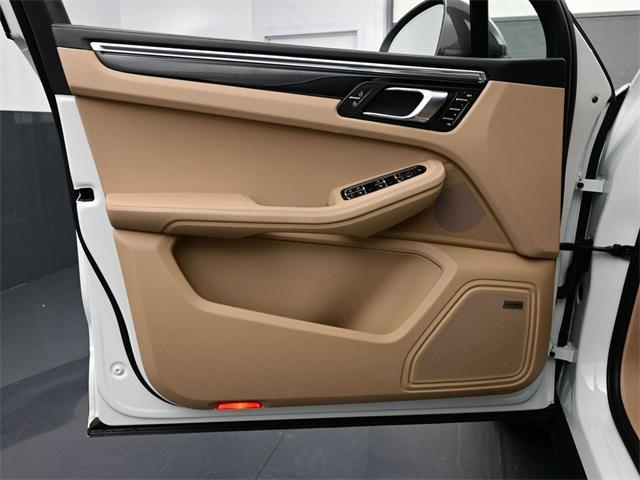 Photo of 2024 White Porsche Macan