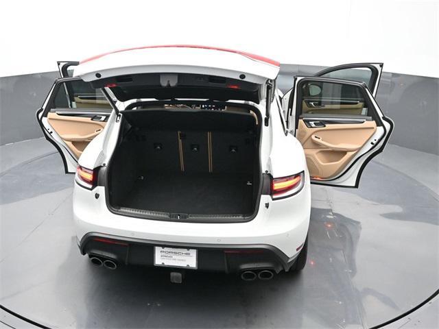 Photo of 2024 White Porsche Macan