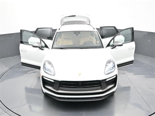 Photo of 2024 White Porsche Macan