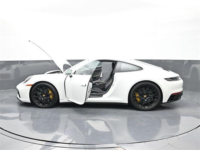 Photo of 2024 White Porsche 911