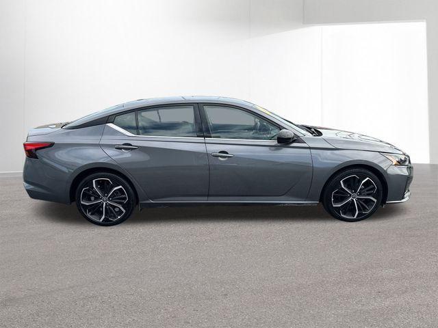 Photo of 2024 Gun Metallic Nissan Altima