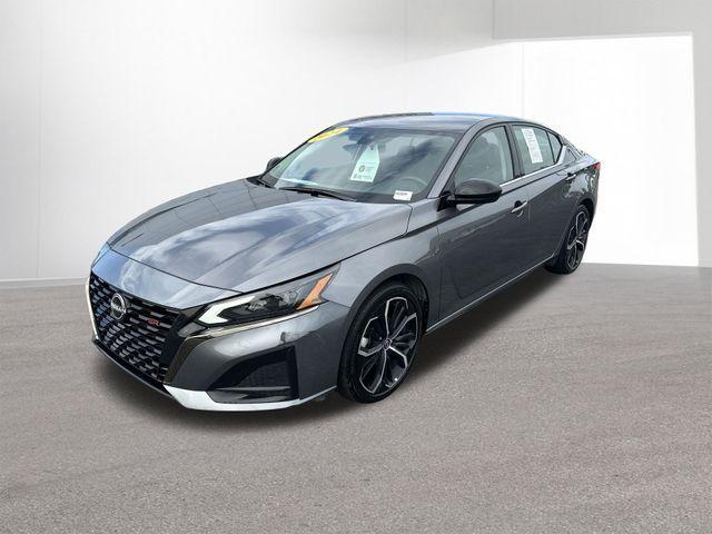 Photo of 2024 Gun Metallic Nissan Altima