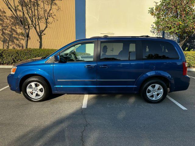 Photo of 2010 Blue Dodge Grand Caravan