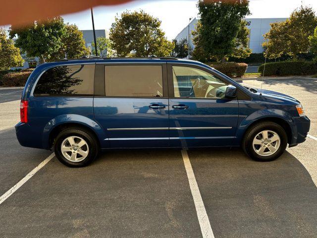 Photo of 2010 Blue Dodge Grand Caravan