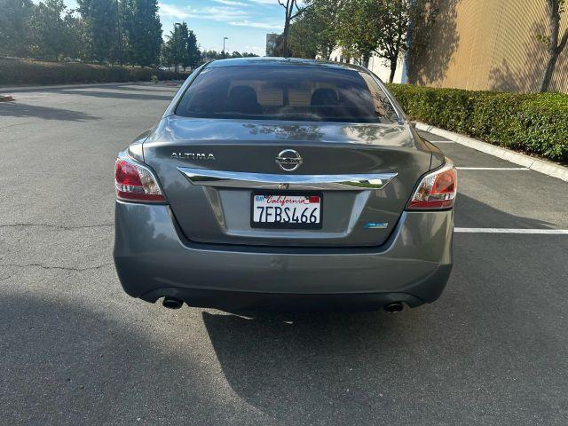 Photo of 2014 Gun Metallic Nissan Altima