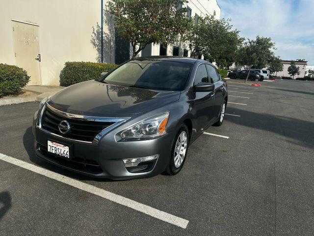 Photo of 2014 Gun Metallic Nissan Altima